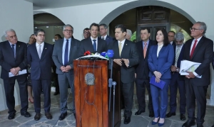 Ao lado de ministros, Alcolumbre promete colabora&ccedil;&atilde;o com o governo