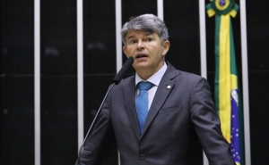 Conselho de &Eacute;tica arquiva den&uacute;ncia do PSOL contra Medeiros