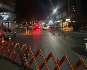 Opera&ccedil;&atilde;o prende dois condutores embriagados e remove 48 ve&iacute;culos na avenida Isaac P&oacute;voas