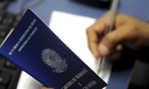 Brasil cria 137,3 mil vagas de trabalho com carteira assinada em janeiro