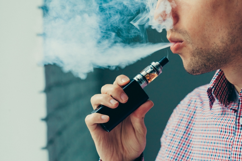 Uso de cigarros eletr&ocirc;nicos cresce e acende alerta sobre riscos &agrave; sa&uacute;de