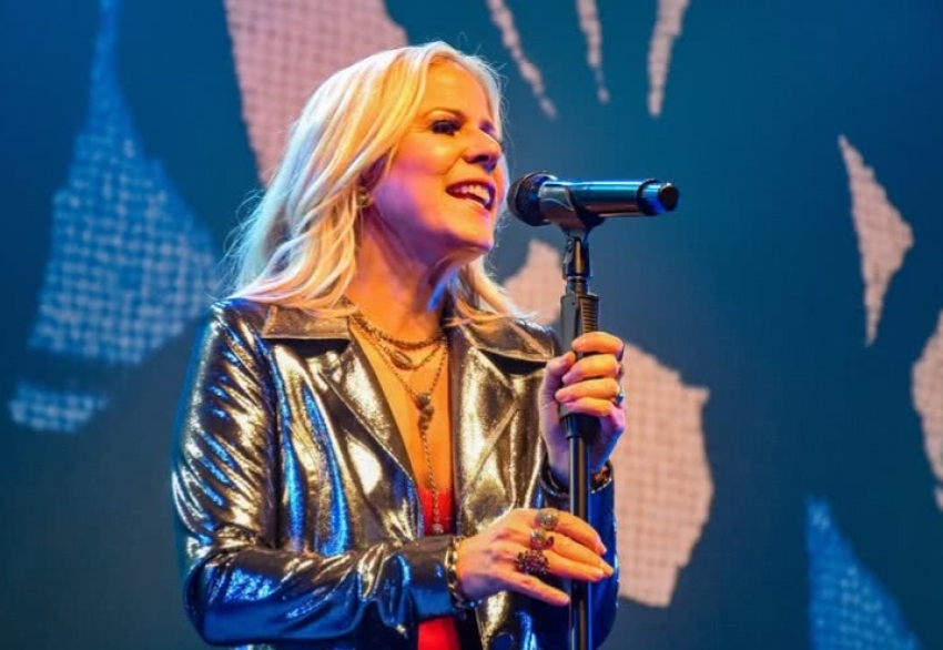 Turn&ecirc; &ldquo;Amorosa&rdquo; celebra 40 anos de carreira