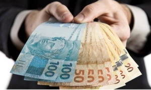 Governo projeta sal&aacute;rio m&iacute;nimo de R$ 1.717 para 2027