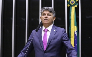 Opera&ccedil;&atilde;o contra deputados do PL &eacute; &ldquo;chumbo trocado&rdquo; de ministros do STF, diz Medeiros