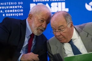 Lula convoca Vieira ap&oacute;s conversa de chanceler com secret&aacute;rio de Trump