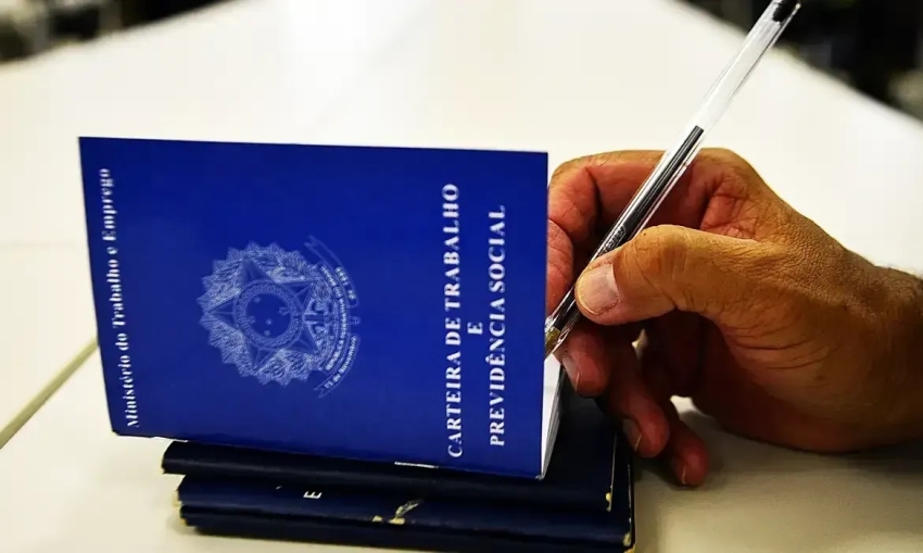 Fim da escala 6x1: base governista prop&otilde;e corte de 2 horas j&aacute; para este ano