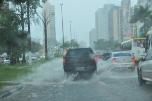 Chuva atinge Cuiab&aacute; nesta quinta-feira e deixa tempo inst&aacute;vel na capital