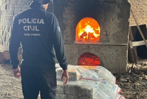 Pol&iacute;cia Civil incinera meia tonelada de drogas apreendidas em Comodoro