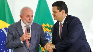 Cr&iacute;ticas de Alcolumbre ao governo ampliam tens&atilde;o &agrave;s v&eacute;speras de sabatina