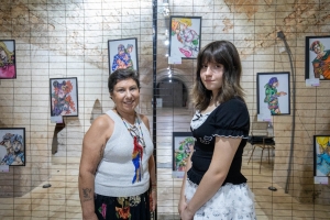 Exposi&ccedil;&atilde;o que celebra da arte cuiabana entre av&oacute; e neta segue at&eacute; dia 21