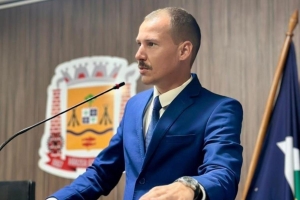Vereador Lucas Chap&eacute;u do Sol reassume mandato na C&acirc;mara de V&aacute;rzea Grande