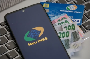 INSS reajusta piso previdenci&aacute;rio em 6,79% e eleva valor para R$ 1.621 a partir deste m&ecirc;s