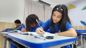 Escolas ficam abertas nas f&eacute;rias e pais ainda podem garantir matr&iacute;cula para 2026