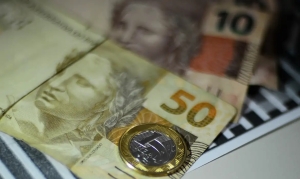 Cai o n&uacute;mero de endividados no pa&iacute;s, aponta entidade do com&eacute;rcio